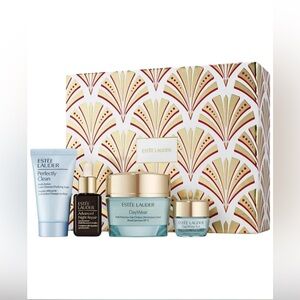 Estée Lauder 4-Pc Day Wear Moisturizer Skin Care Set